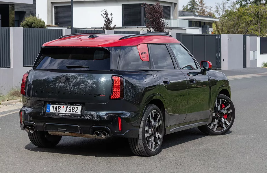 MINI Countryman JCW ALL4 — вид сзади