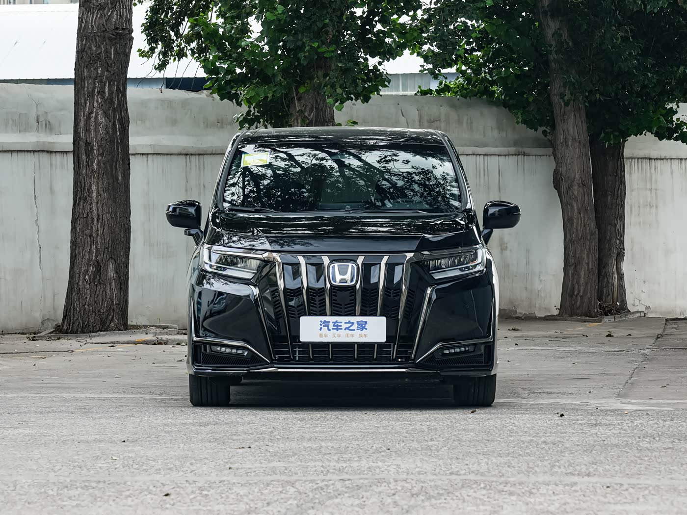 Honda Elysion 2025 года — вид спереди