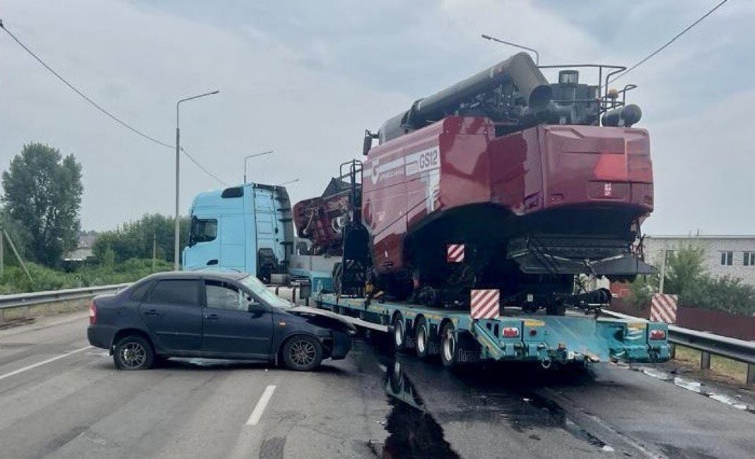 Попытка обгона закончилась серьезным ДТП с фурой в Новоусманском районе — пострадали люди