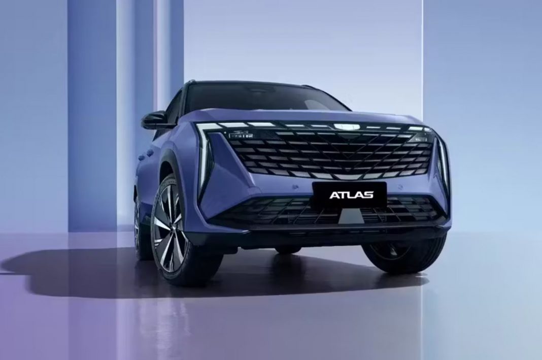 Geely Atlas: цены поползли в разные стороны. Топ стал дешевле, а массовые версии – дороже