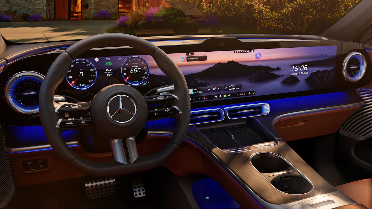 В салоне Mercedes GLC