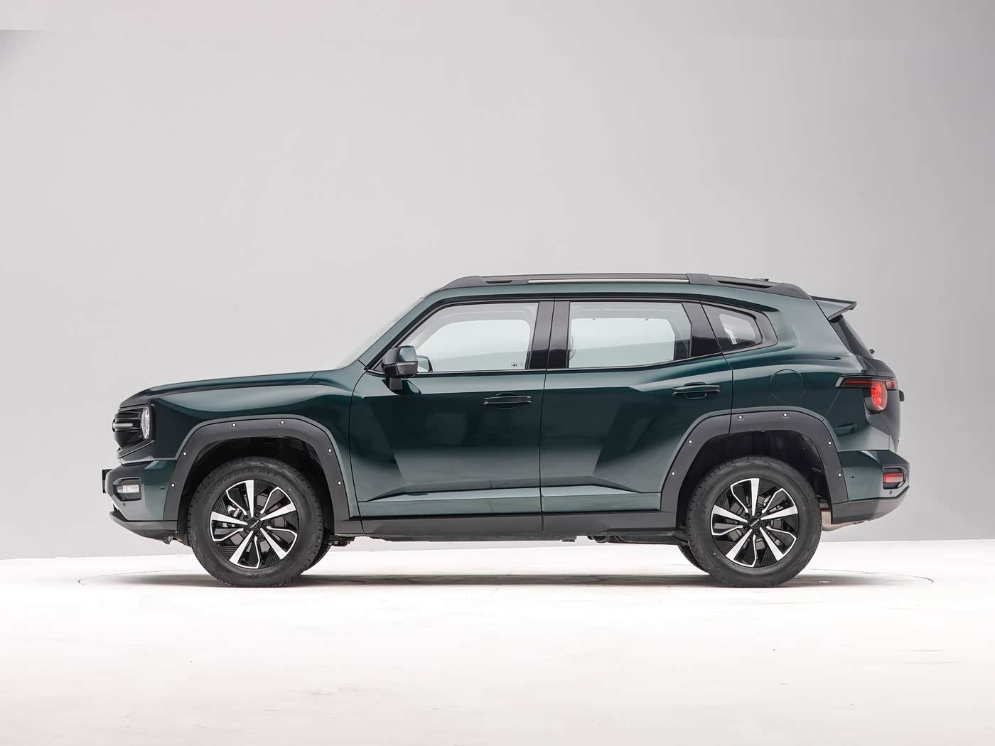 Haval Big Dog Plus (Haval H7) — вид сбоку