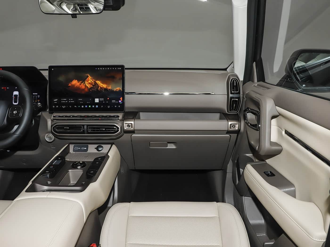 Место переднего пассажира в Haval Big Dog Plus (Haval H7)