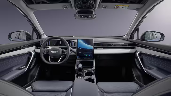 Приборная панель Geely Atlas