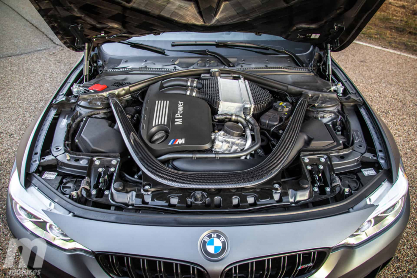 Под капотом BMW M4 GTS 