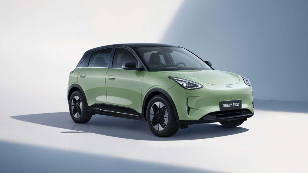 Электрический бестселлер Geely EX2 дебютирует в Беларуси: первое появление на «Моторшоу-2025»