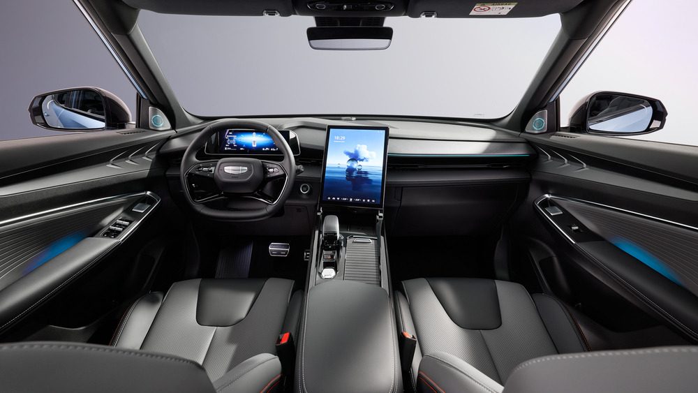 В салоне Geely Cityray