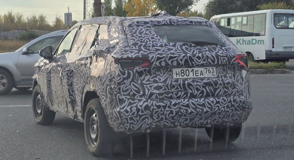 Пойман объективом: первые шпионские фото Lada Azimut на дорогах Тольятти