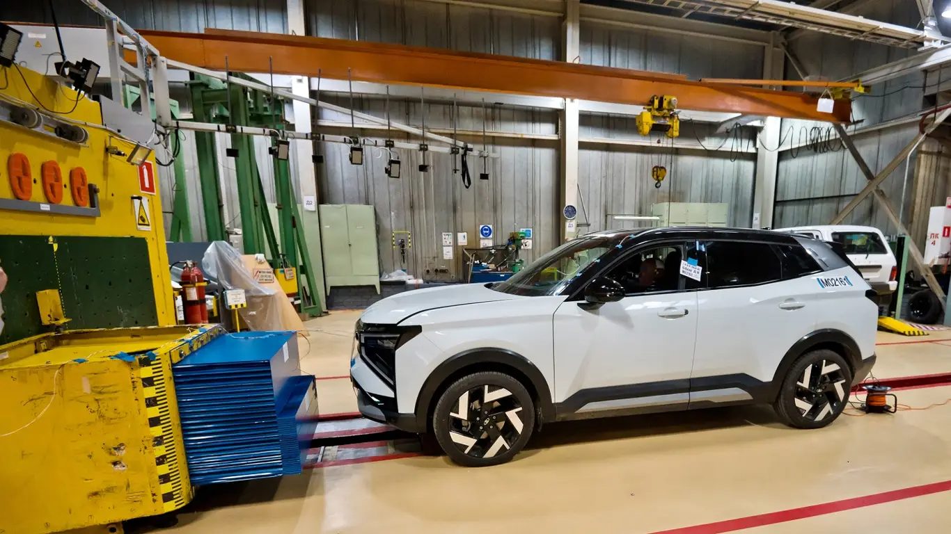 Безопасность по-новому: что показали краш-тесты Lada Azimut и почему это важно