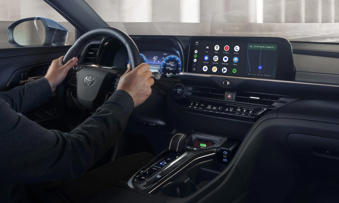 Интерьер новой Toyota Crown. Фото — Toyota