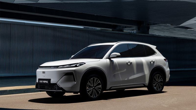 Сколько стоит Geely EX5: в России стартовали продажи китайского гибридного кроссовера с увеличенным запасом хода