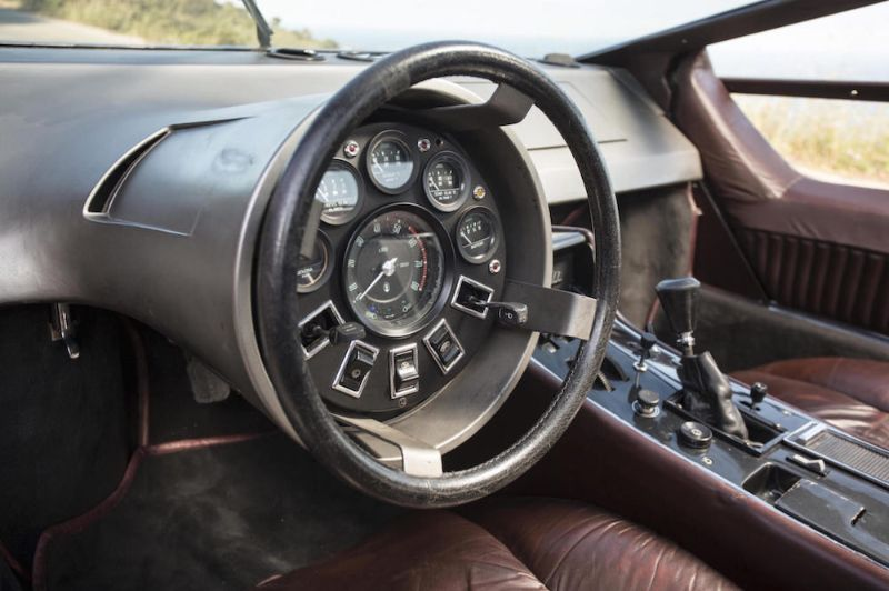 Комбайн из рулевого управления и приборной панели на Maserati Boomerang