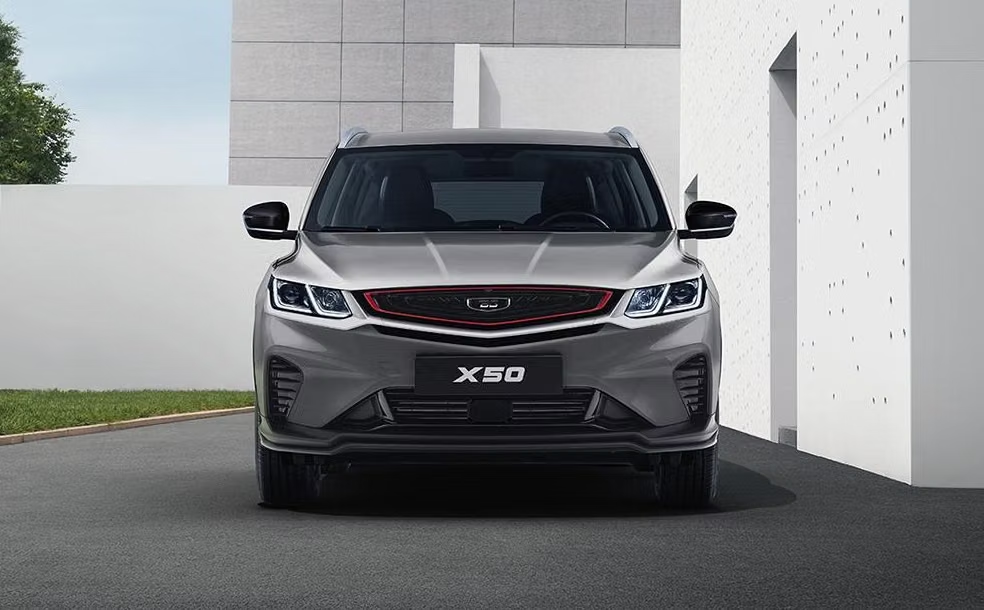 Компактный кроссовер Belgee X50 с атмосферным двигателем. Фото — Белджи